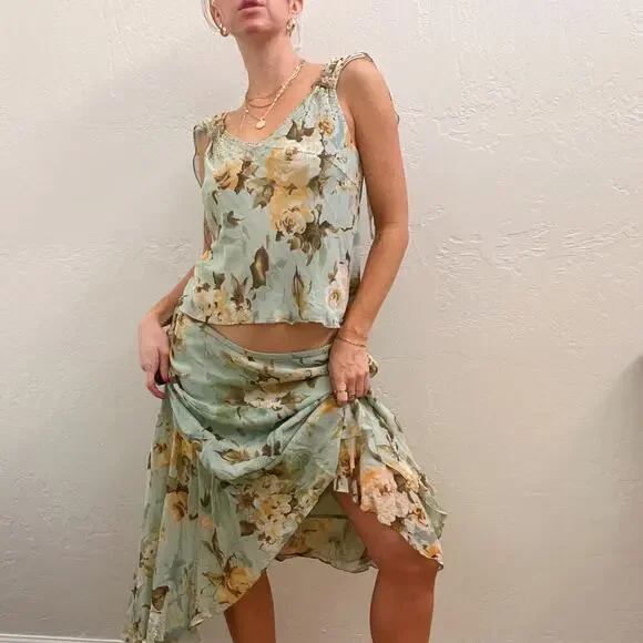 Vintage Y2K Adrianna Papell 100% Silk Floral Frilly Skirt + Tank Set - Picture 6 of 10
